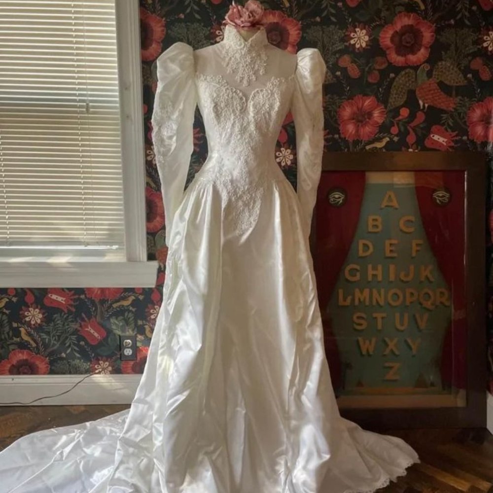 Vintage 80s Puff Sleeve Wedding Dress